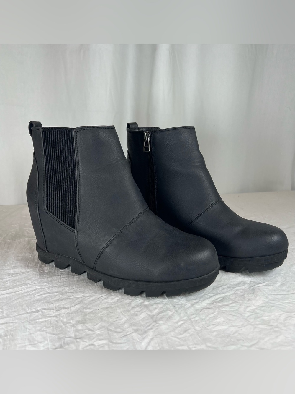 Time & Tru Women's sz9 Black Wedge Ankle Boots with Side Zip & Lug Sole